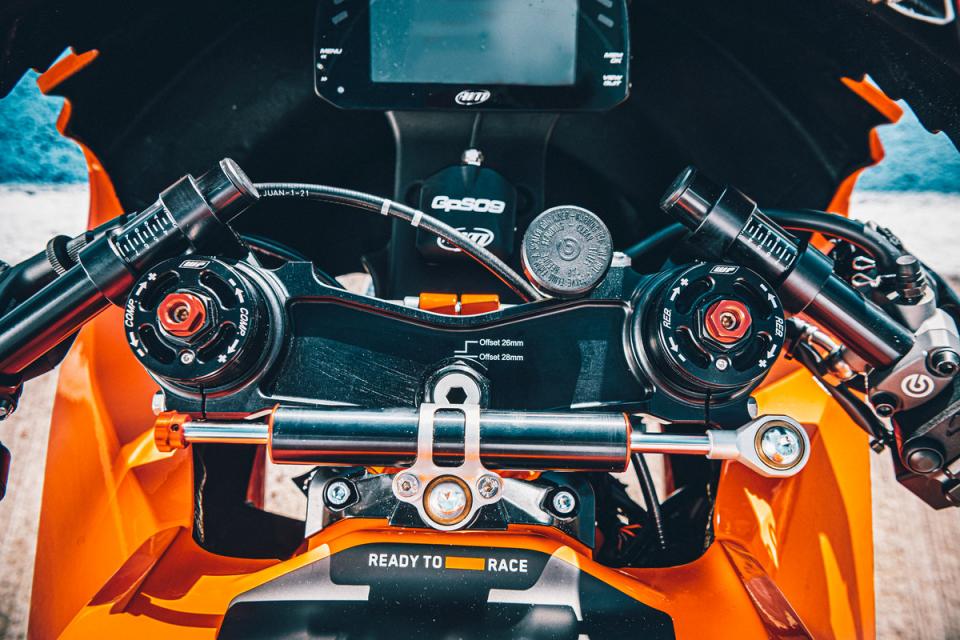MY22 KTM RC 8C